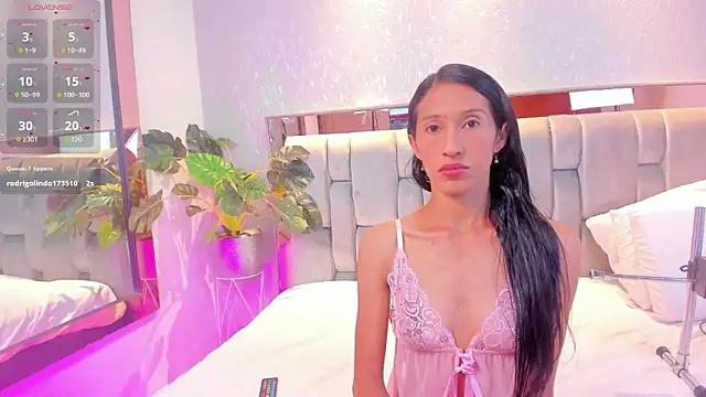 Snapshot of RoseTaylor__ chatting on November 2025 05:07:01 AM RoseTaylor online show from November 2025 05:07:01 AM