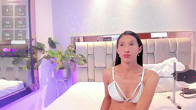 Snapshot of RoseTaylor__ chatting on November 2025 05:07:02 AM RoseTaylor online show from November 2025 05:07:02 AM