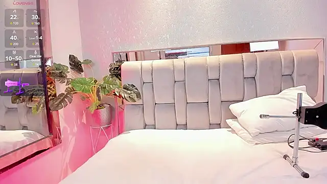 Snapshot of RoseTaylor__ chatting on November 2025 05:21:01 AM RoseTaylor online show from November 2025 05:21:01 AM