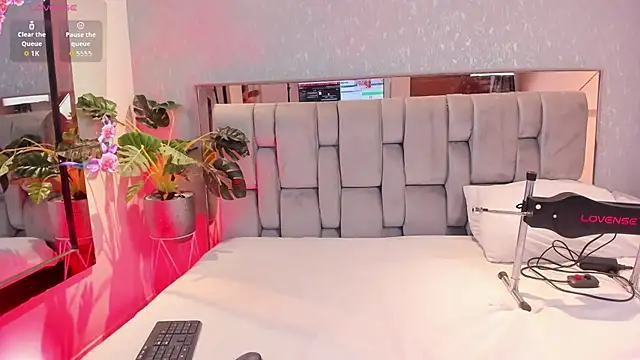 Snapshot of RoseTaylor__ chatting on January 2026 05:11:02 AM RoseTaylor online show from January 2026 05:11:02 AM