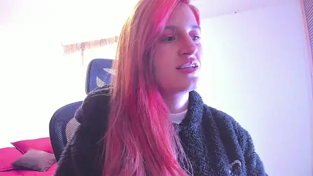 GiaRoussel online show from April 2026 03:38:01 PM