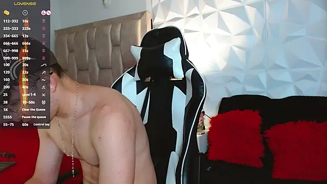 santyago taylor online show from December 2024 07:56:02 PM