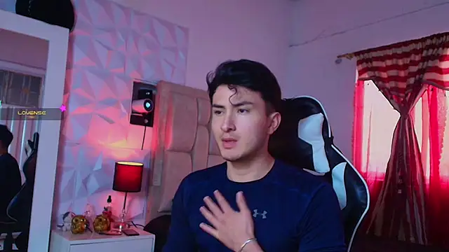 santyago taylor online show from December 2024 08:15:02 PM