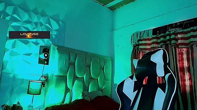 santyago taylor online show from March 2025 07:07:02 PM