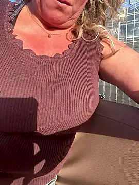 JenniLowen online show from May 2026 05:42:02 PM