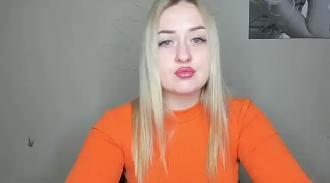 Snapshot of KennaJamess8 chatting on December 2024 03:44:01 PM KennaJamess8 online show from December 2024 03:44:01 PM