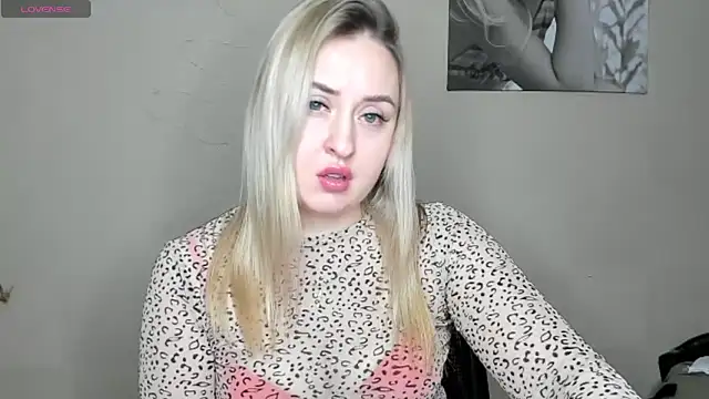 Snapshot of KennaJamess8 chatting on January 2025 06:20:01 PM KennaJamess8 online show from January 2025 06:20:01 PM