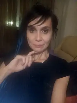 Francenia lolis online show from December 2025 06:35:02 PM