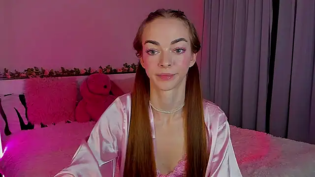 Snapshot of Undertheskin chatting on December 2024 02:41:02 PM Undertheskin online show from December 2024 02:41:02 PM