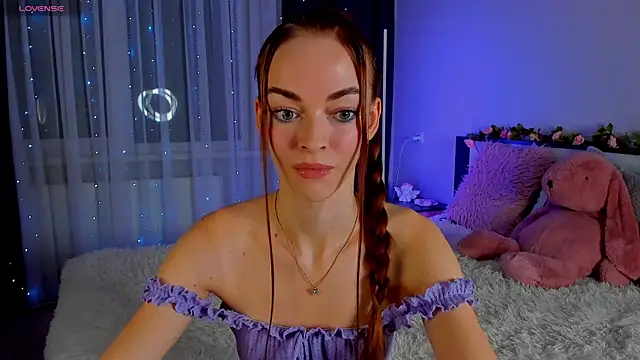 Snapshot of Undertheskin chatting on February 2025 04:00:02 PM Undertheskin online show from February 2025 04:00:02 PM