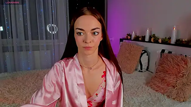 Snapshot of Undertheskin chatting on March 2025 06:43:02 PM Undertheskin online show from March 2025 06:43:02 PM