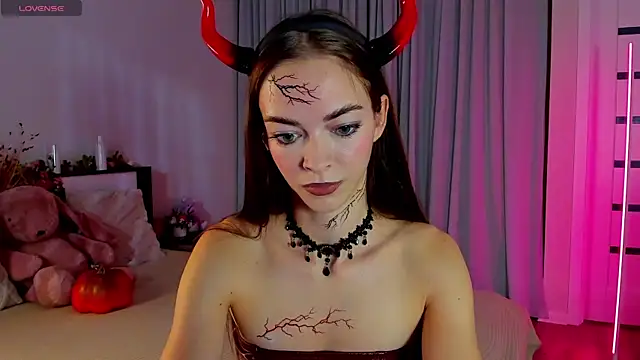 Snapshot of Undertheskin chatting on October 2025 01:12:01 PM Undertheskin online show from October 2025 01:12:01 PM