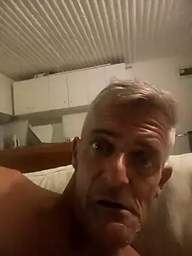 Snapshot of NICJOHNS chatting on February 2025 10:32:01 PM NICJOHNS online show from February 2025 10:32:01 PM