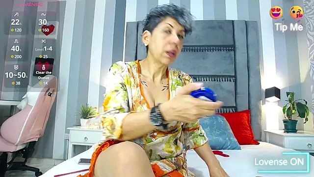 Julianewell online show from March 2025 12:34:01 PM