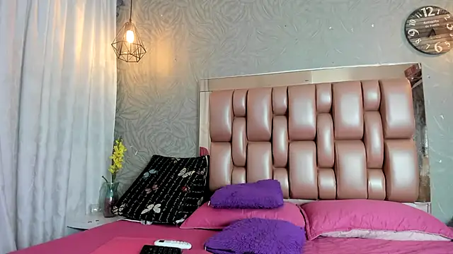 KOURTNEY-- online show from December 2025 02:30:01 AM