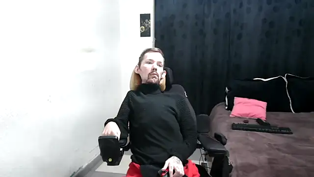 Sophia and Thomas online show from March 2025 09:40:02 AM