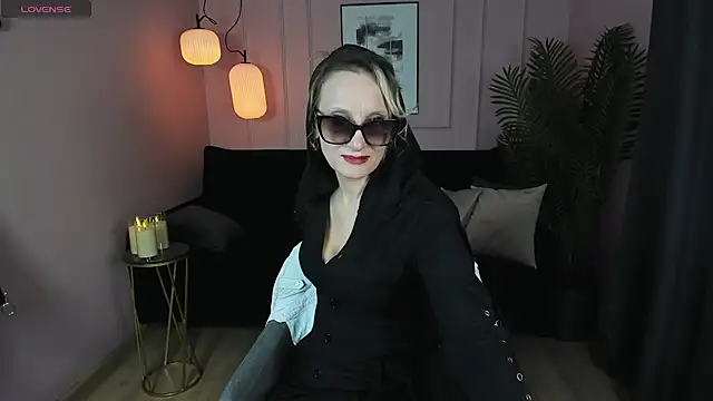 Snapshot of Queen_Anna_ chatting on January 2025 11:55:01 AM Queen Anna online show from January 2025 11:55:01 AM