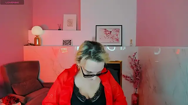 Snapshot of Queen_Anna_ chatting on February 2026 01:22:01 PM Queen Anna online show from February 2026 01:22:01 PM