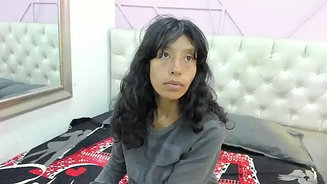 karolinee 66  online show from April 2026 04:04:02 AM
