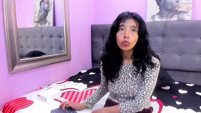 karolinee 66  online show from May 2026 04:53:01 AM