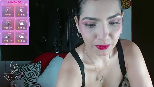 Carolaine69  online show from April 2026 01:31:02 PM