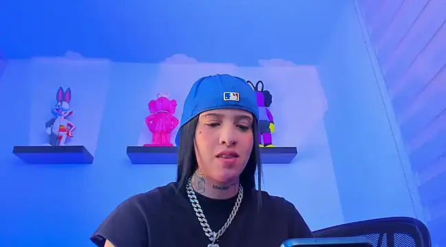 Gangster Girl online show from December 2024 12:18:01 AM