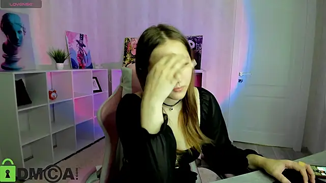 Lasly Fox online show from October 2025 12:35:02 AM