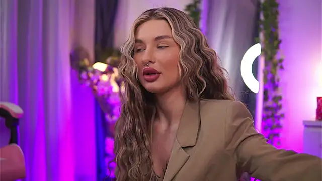 Snapshot of AvaShayy chatting on February 2025 01:46:02 AM AvaShayy online show from February 2025 01:46:02 AM