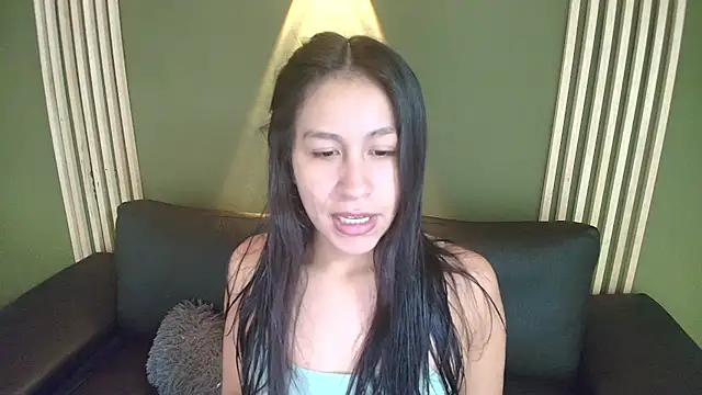 EmiGomez  online show from October 2025 01:40:02 PM