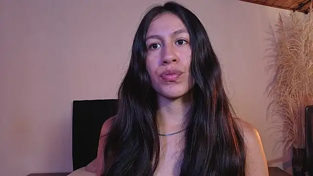 EmiGomez  online show from April 2026 02:01:01 PM