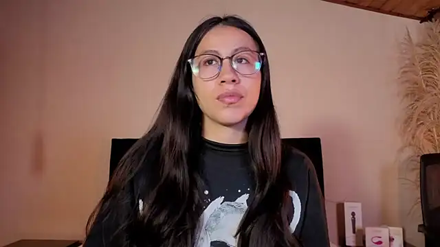 EmiGomez  online show from May 2026 01:20:02 PM