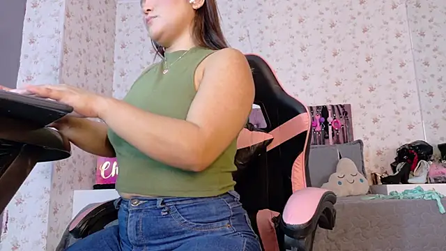 AvrillThomas online show from November 2025 04:29:02 PM