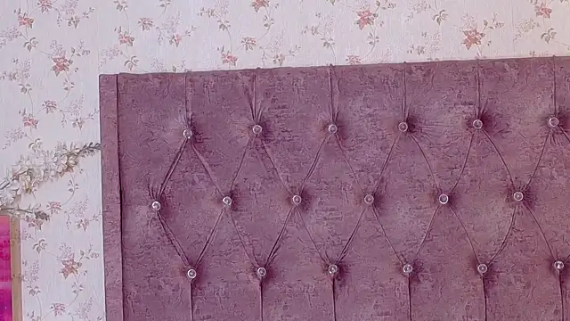 AvrillThomas online show from December 2025 06:47:02 PM