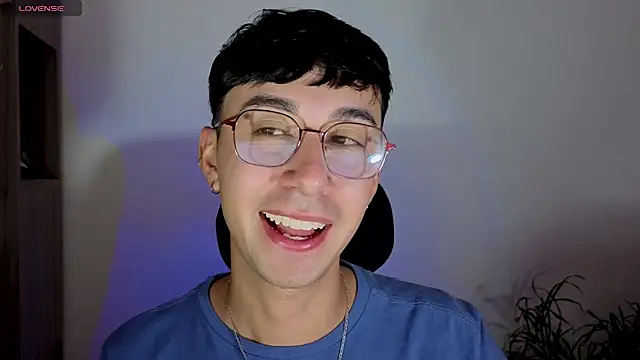 Snapshot of cameron_cum chatting on October 2025 05:00:01 PM cameron cum online show from October 2025 05:00:01 PM