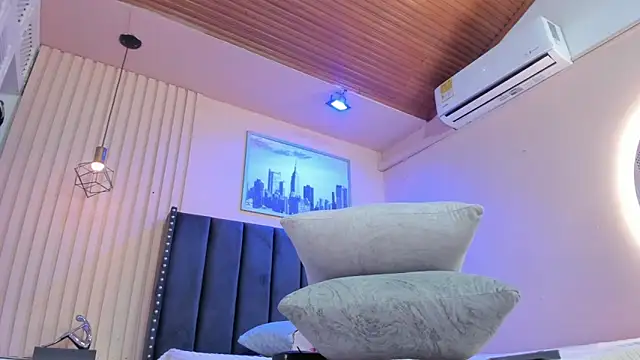 viiolett lee online show from April 2026 09:04:02 PM