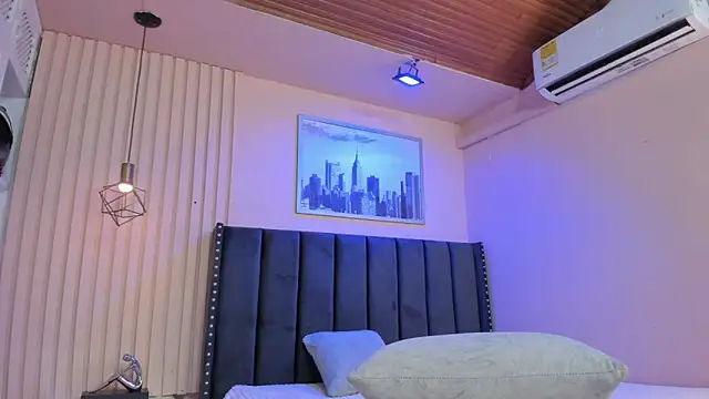 viiolett lee online show from April 2026 08:35:02 PM