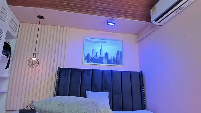 viiolett lee online show from April 2026 08:26:01 PM