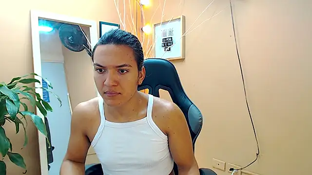 Snapshot of aslyhernandez_7 chatting on January 2025 11:33:02 AM aslyhernandez 7 online show from January 2025 11:33:02 AM