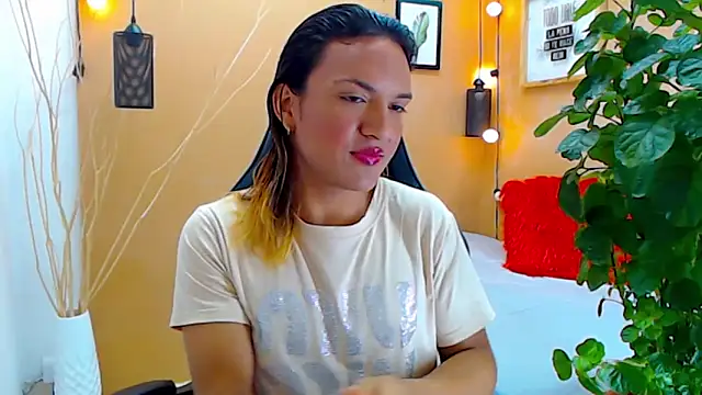 Snapshot of aslyhernandez_7 chatting on September 2025 12:05:02 PM aslyhernandez 7 online show from September 2025 12:05:02 PM