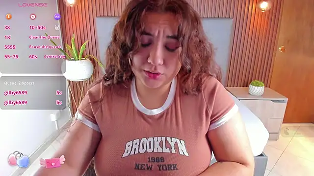 Snapshot of nadine_russo chatting on December 2024 03:37:02 PM nadine russo online show from December 2024 03:37:02 PM