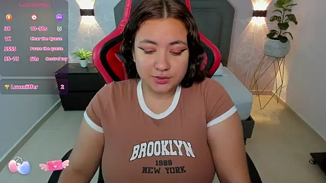 Snapshot of nadine_russo chatting on January 2025 07:16:01 PM nadine russo online show from January 2025 07:16:01 PM