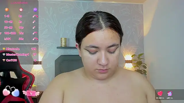 Snapshot of nadine_russo chatting on January 2025 10:28:02 PM nadine russo online show from January 2025 10:28:02 PM