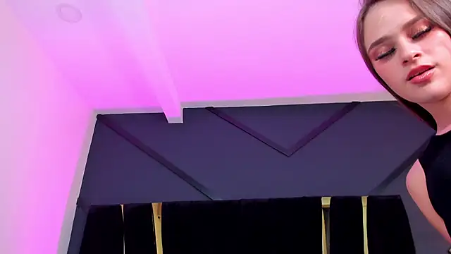 Snapshot of shaina_vasquez chatting on January 2025 09:48:01 AM shaina vasquez online show from January 2025 09:48:01 AM