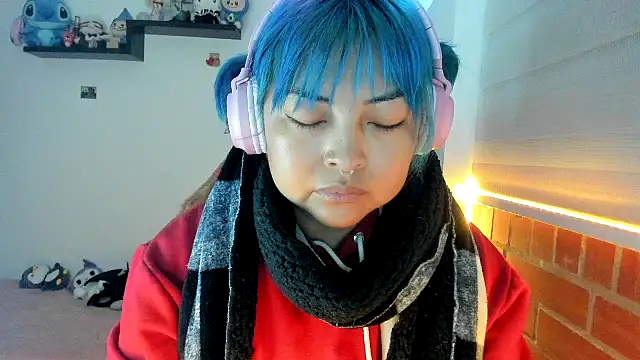 Snapshot of Shaddycute_ chatting on December 2025 10:02:01 AM Shaddycute online show from December 2025 10:02:01 AM