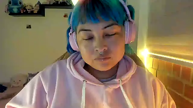 Snapshot of Shaddycute_ chatting on December 2025 01:02:02 AM Shaddycute online show from December 2025 01:02:02 AM