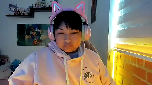 Snapshot of Shaddycute_ chatting on February 2026 01:31:02 PM Shaddycute online show from February 2026 01:31:02 PM