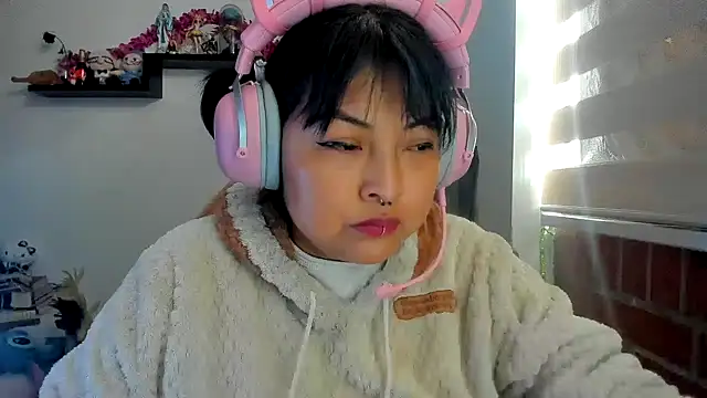 Shaddycute  online show from April 2026 04:15:02 PM