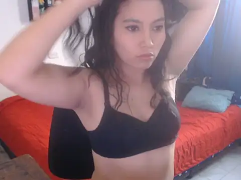 Snapshot of HannaKlein chatting on February 2026 01:38:02 PM HannaKlein online show from February 2026 01:38:02 PM