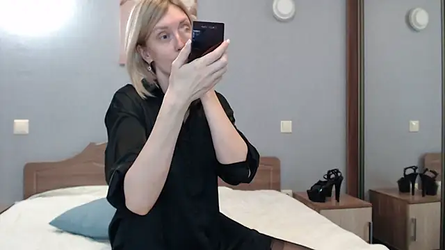 AvelinaLeoni online show from January 2025 08:44:02 AM