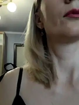 Snapshot of AvelinaLeoni chatting on January 2026 06:51:02 AM AvelinaLeoni online show from January 2026 06:51:02 AM